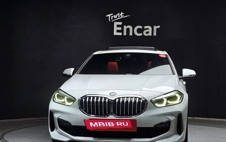 BMW 1 серия, 2021 год, 2 800 000 рублей, 2 фотография