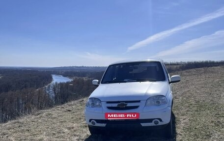 Chevrolet Niva I рестайлинг, 2017 год, 580 000 рублей, 4 фотография