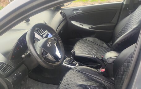 Hyundai Solaris II рестайлинг, 2013 год, 380 000 рублей, 6 фотография