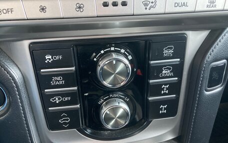 Toyota Land Cruiser Prado 150 рестайлинг 2, 2019 год, 5 050 000 рублей, 12 фотография