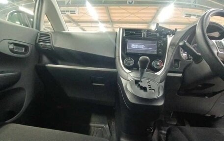 Toyota Ractis II, 2015 год, 894 000 рублей, 10 фотография