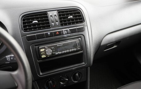 Volkswagen Polo VI (EU Market), 2015 год, 750 000 рублей, 11 фотография