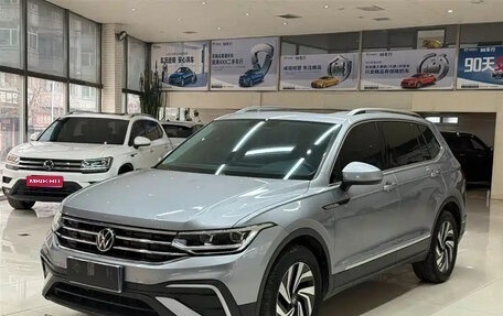 Volkswagen Tiguan II, 2022 год, 2 210 013 рублей, 3 фотография