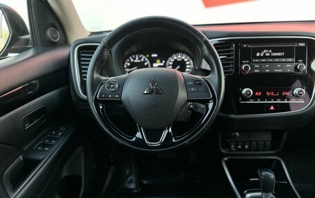 Mitsubishi Outlander III рестайлинг 3, 2021 год, 2 350 000 рублей, 8 фотография