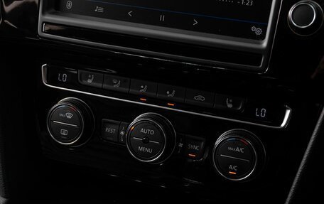 Volkswagen Passat B8 рестайлинг, 2015 год, 1 879 000 рублей, 20 фотография