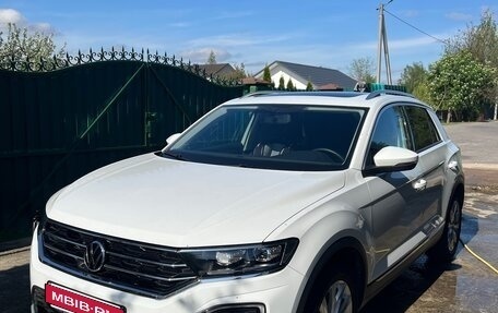 Volkswagen T-Roc I, 2021 год, 2 250 000 рублей, 1 фотография