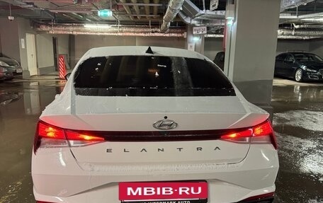 Hyundai Elantra, 2021 год, 2 000 000 рублей, 4 фотография