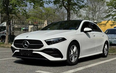 Mercedes-Benz A-Класс, 2023 год, 1 700 000 рублей, 7 фотография