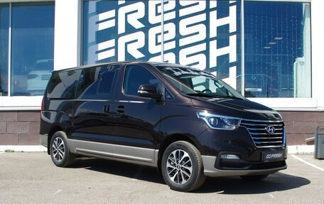 Hyundai Grand Starex Grand Starex I рестайлинг 2, 2019 год, 3 899 999 рублей, 1 фотография