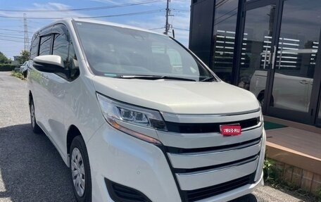 Toyota Noah III, 2021 год, 2 400 000 рублей, 1 фотография