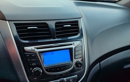 Hyundai Solaris II рестайлинг, 2013 год, 850 000 рублей, 4 фотография