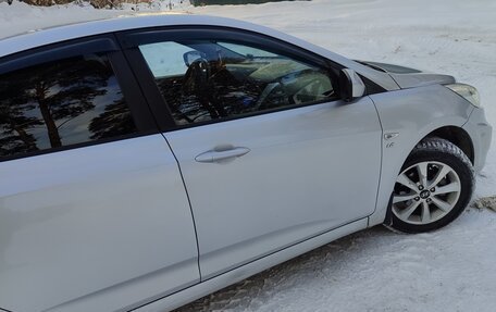 Hyundai Solaris II рестайлинг, 2013 год, 850 000 рублей, 2 фотография