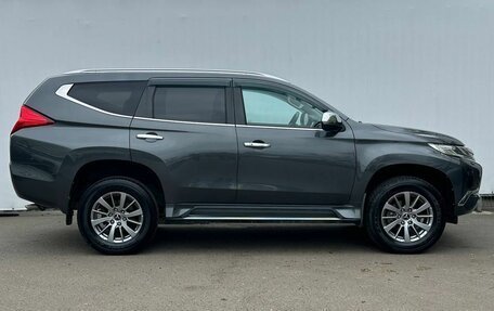 Mitsubishi Pajero Sport III рестайлинг, 2019 год, 3 750 000 рублей, 4 фотография