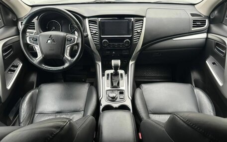 Mitsubishi Pajero Sport III рестайлинг, 2019 год, 3 750 000 рублей, 11 фотография