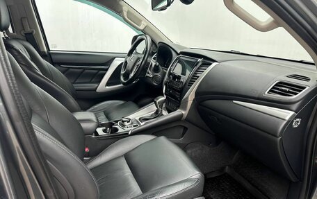 Mitsubishi Pajero Sport III рестайлинг, 2019 год, 3 750 000 рублей, 13 фотография