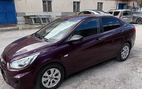 Hyundai Solaris II рестайлинг, 2011 год, 555 000 рублей, 1 фотография
