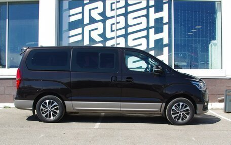 Hyundai Grand Starex Grand Starex I рестайлинг 2, 2019 год, 3 899 999 рублей, 5 фотография