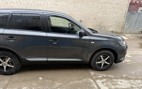 Mitsubishi Outlander III рестайлинг 3, 2016 год, 1 350 000 рублей, 3 фотография