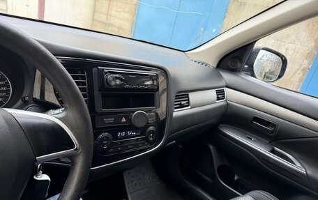 Mitsubishi Outlander III рестайлинг 3, 2016 год, 1 350 000 рублей, 6 фотография