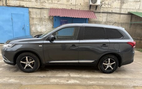 Mitsubishi Outlander III рестайлинг 3, 2016 год, 1 350 000 рублей, 5 фотография