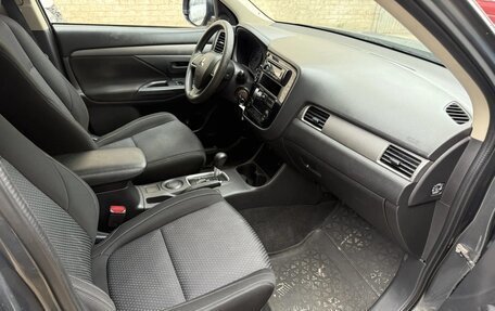 Mitsubishi Outlander III рестайлинг 3, 2016 год, 1 350 000 рублей, 10 фотография