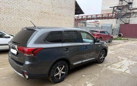 Mitsubishi Outlander III рестайлинг 3, 2016 год, 1 350 000 рублей, 14 фотография