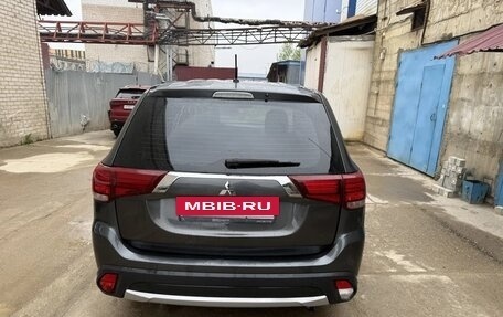 Mitsubishi Outlander III рестайлинг 3, 2016 год, 1 350 000 рублей, 13 фотография
