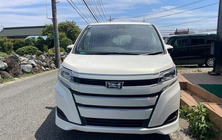Toyota Noah III, 2021 год, 2 400 000 рублей, 2 фотография