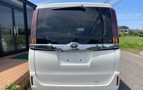 Toyota Noah III, 2021 год, 2 400 000 рублей, 5 фотография