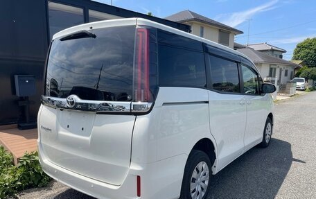 Toyota Noah III, 2021 год, 2 400 000 рублей, 6 фотография