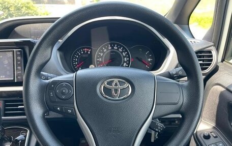 Toyota Noah III, 2021 год, 2 400 000 рублей, 13 фотография