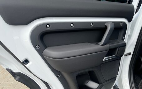 Land Rover Defender II, 2024 год, 11 900 000 рублей, 17 фотография