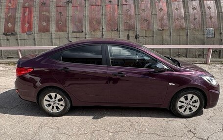 Hyundai Solaris II рестайлинг, 2011 год, 555 000 рублей, 3 фотография