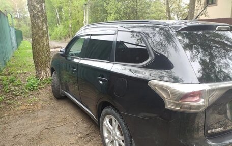 Mitsubishi Outlander III рестайлинг 3, 2012 год, 1 000 000 рублей, 3 фотография