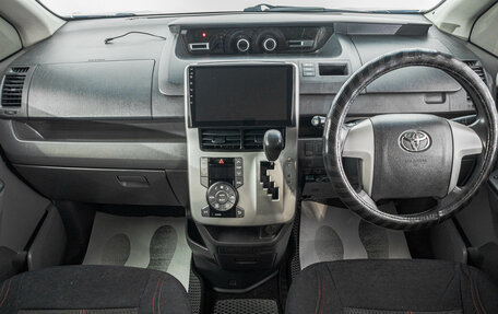 Toyota Voxy II, 2007 год, 1 199 000 рублей, 10 фотография