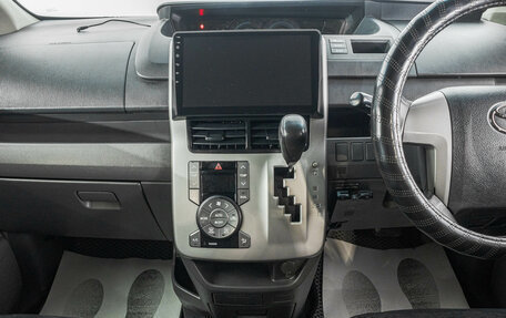 Toyota Voxy II, 2007 год, 1 199 000 рублей, 15 фотография