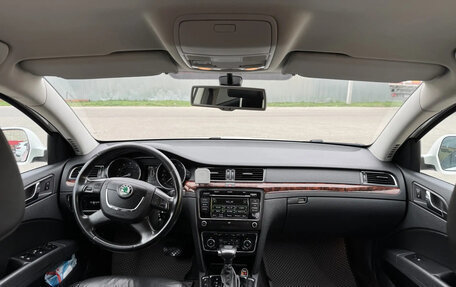Skoda Superb III рестайлинг, 2012 год, 1 100 000 рублей, 13 фотография