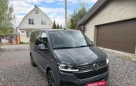 Volkswagen Multivan T6 рестайлинг, 2021 год, 7 800 000 рублей, 2 фотография