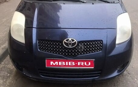 Toyota Yaris III рестайлинг, 2006 год, 450 000 рублей, 1 фотография