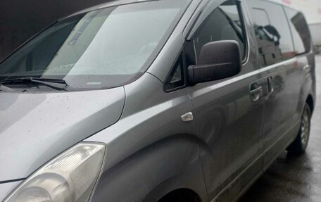 Hyundai H-1 II рестайлинг, 2011 год, 900 000 рублей, 2 фотография