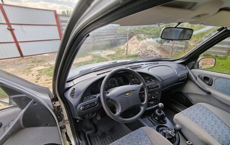 Chevrolet Niva I рестайлинг, 2005 год, 700 000 рублей, 21 фотография