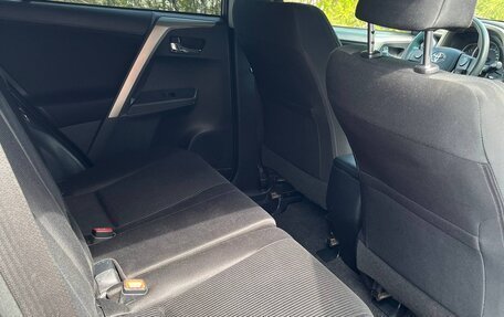 Toyota RAV4, 2014 год, 1 900 000 рублей, 21 фотография