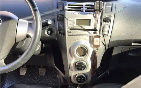 Toyota Yaris III рестайлинг, 2006 год, 450 000 рублей, 4 фотография