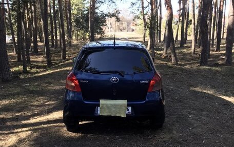 Toyota Yaris III рестайлинг, 2006 год, 450 000 рублей, 16 фотография