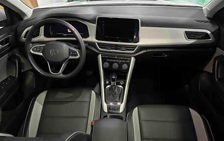 Volkswagen T-Roc I, 2023 год, 1 815 006 рублей, 8 фотография