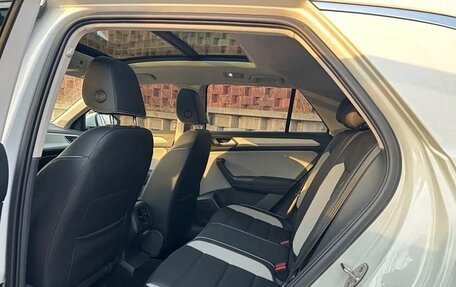 Volkswagen T-Roc I, 2023 год, 1 815 006 рублей, 7 фотография
