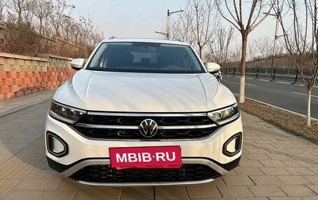 Volkswagen T-Roc I, 2023 год, 1 815 006 рублей, 2 фотография