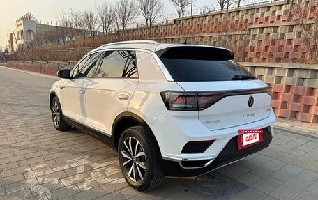 Volkswagen T-Roc I, 2023 год, 1 815 006 рублей, 5 фотография