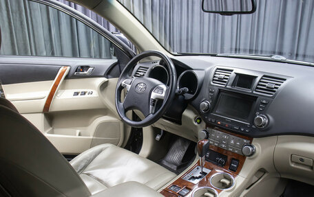 Toyota Highlander III, 2011 год, 2 198 000 рублей, 11 фотография