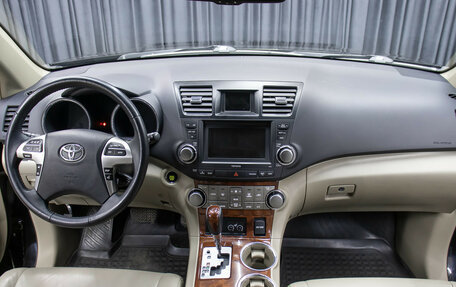 Toyota Highlander III, 2011 год, 2 198 000 рублей, 15 фотография